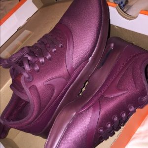 Burgundy Nike Wmns Nike Free Balanza